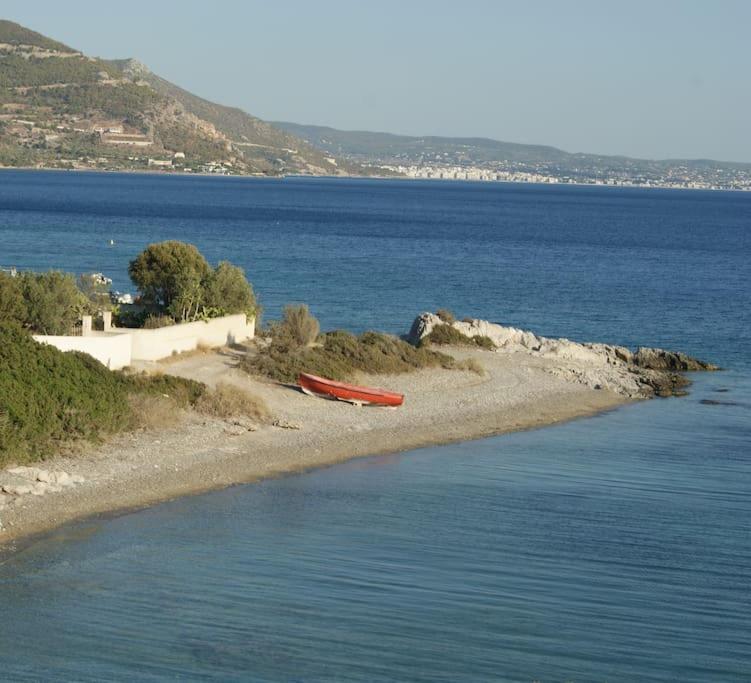 House By The Sea At Skaloma, Loutraki Lago Vouliagmenis Exterior foto