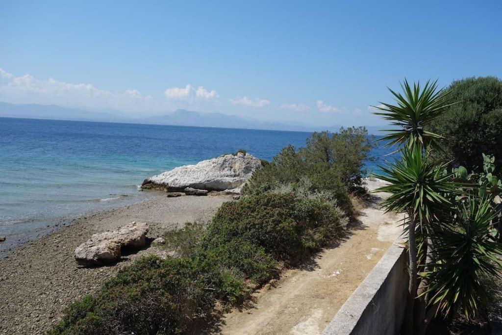 House By The Sea At Skaloma, Loutraki Lago Vouliagmenis Exterior foto