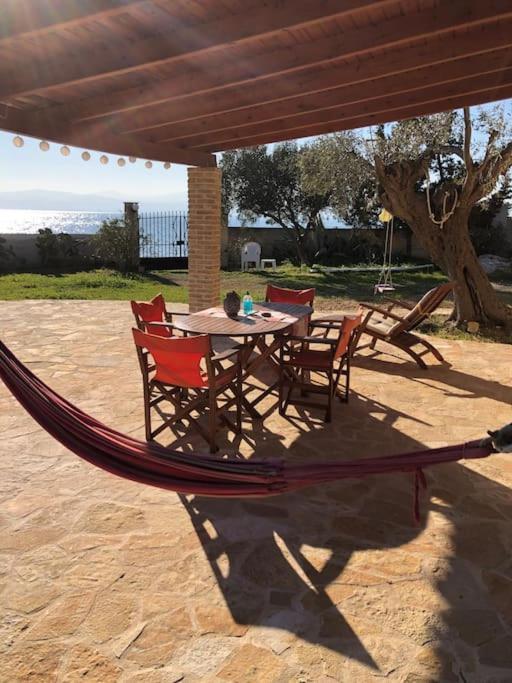 House By The Sea At Skaloma, Loutraki Lago Vouliagmenis Exterior foto