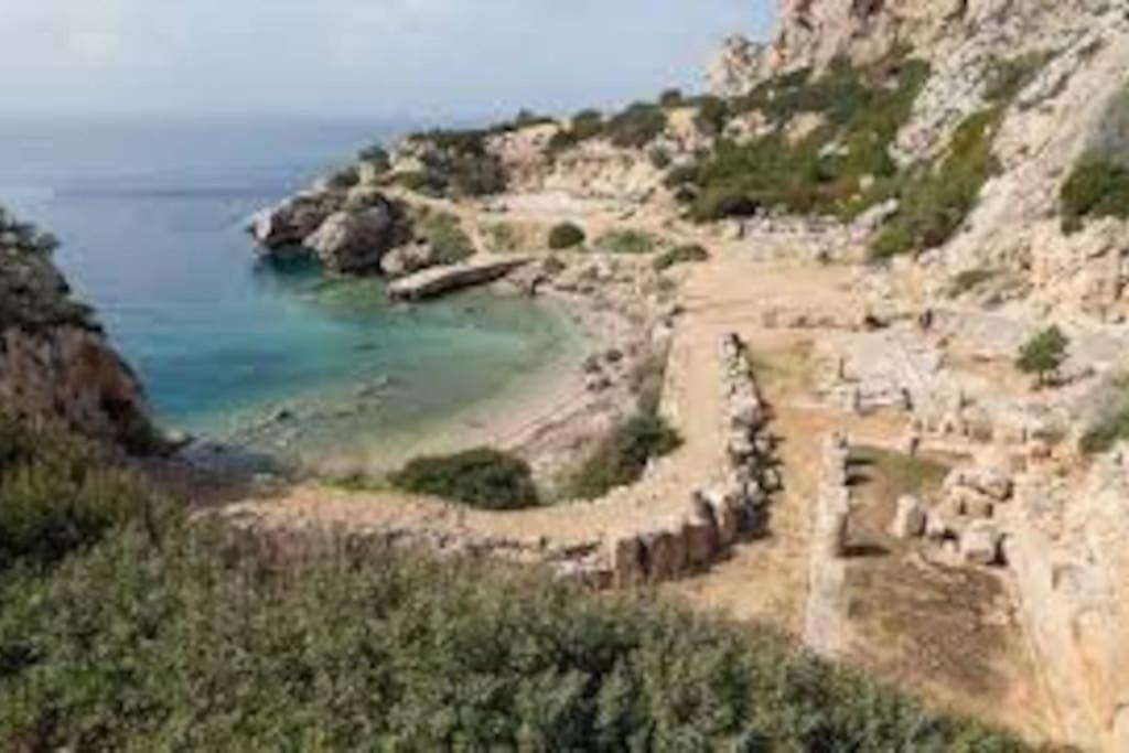 House By The Sea At Skaloma, Loutraki Lago Vouliagmenis Exterior foto