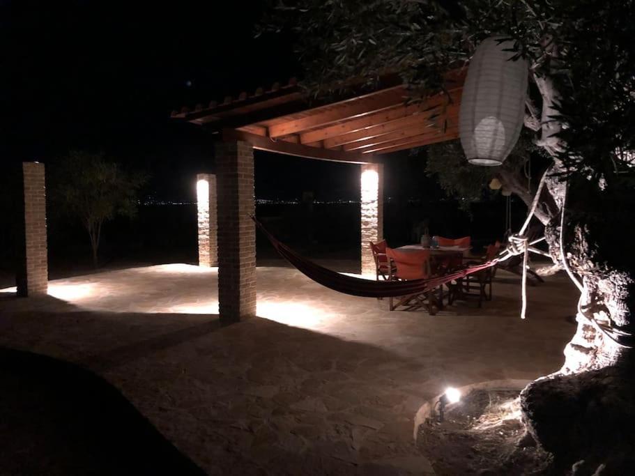 House By The Sea At Skaloma, Loutraki Lago Vouliagmenis Exterior foto